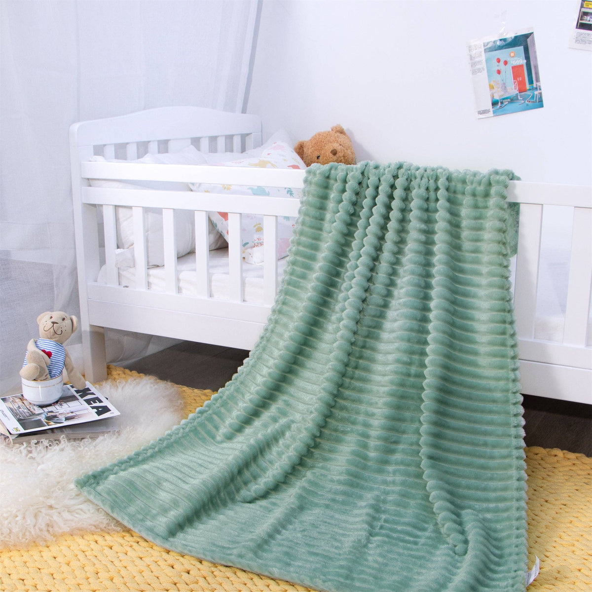 ALL-SEASON PLUSH FLANNEL FLEECE BLANKET | SOFT AND COMFY BLANKETS