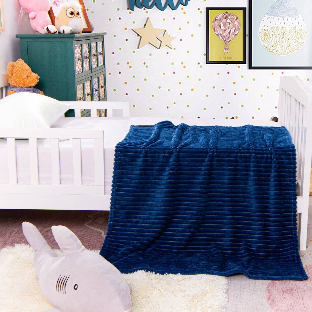 ALL-SEASON PLUSH FLANNEL FLEECE BLANKET | SOFT AND COMFY BLANKETS